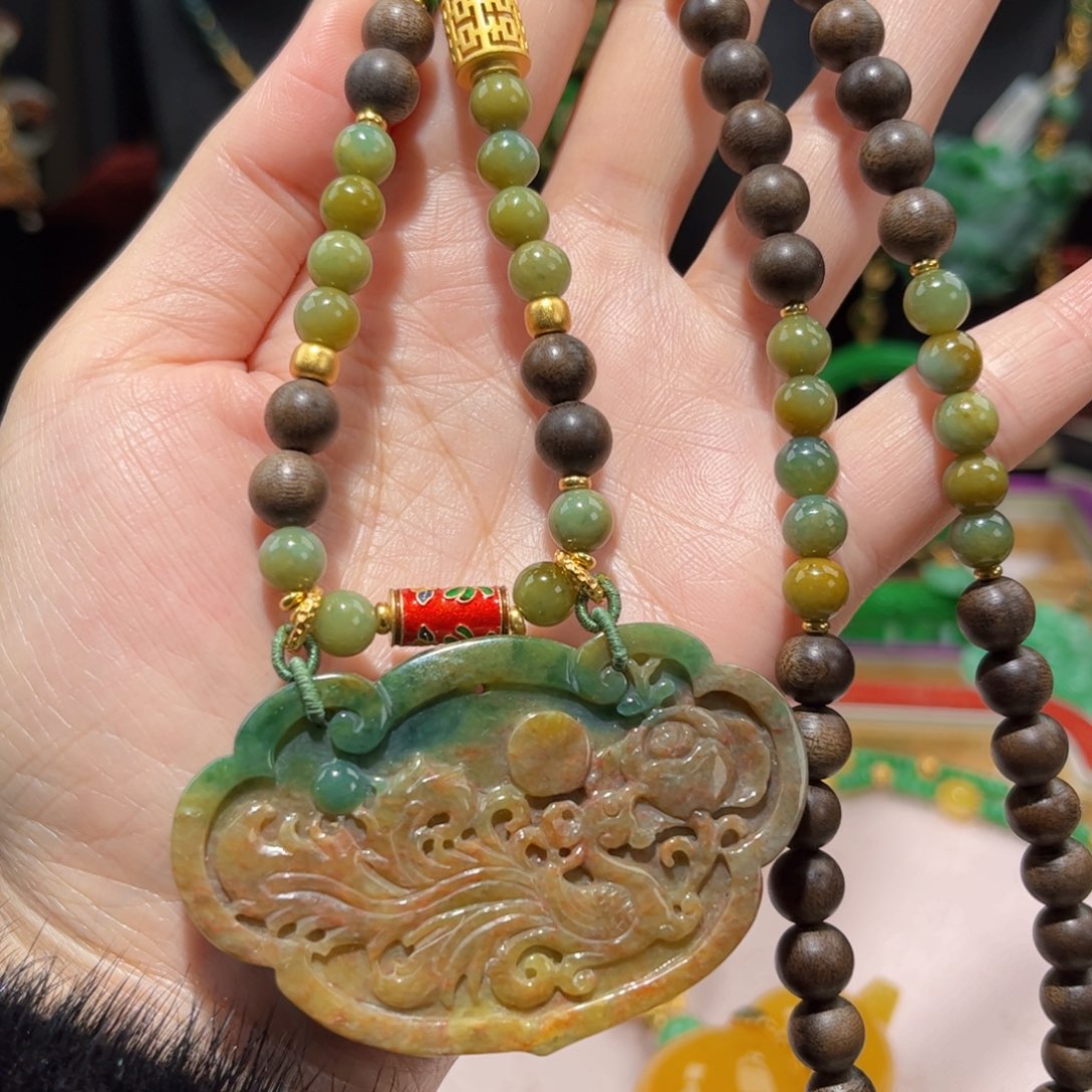 【闪购商品】翡翠吊坠(赠链)未镶嵌翡翠