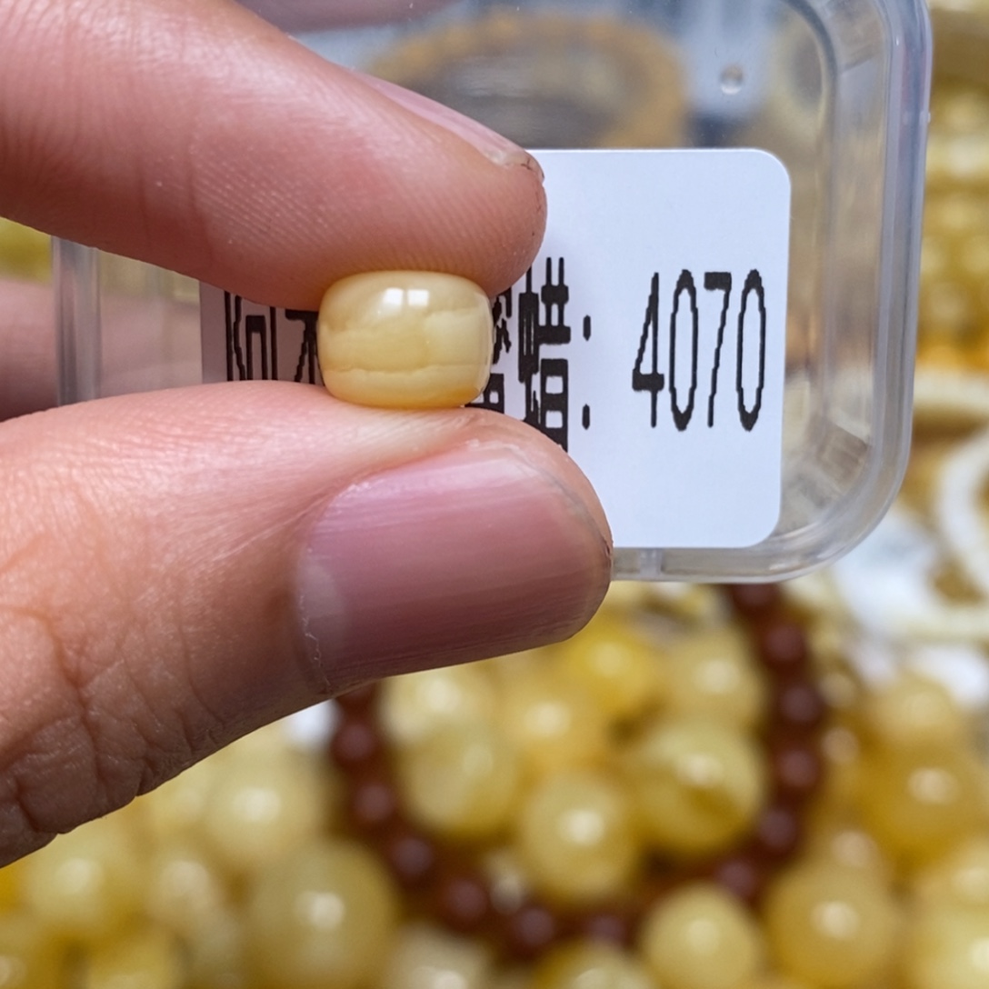 蜜蜡未镶嵌珠宝奇石4070