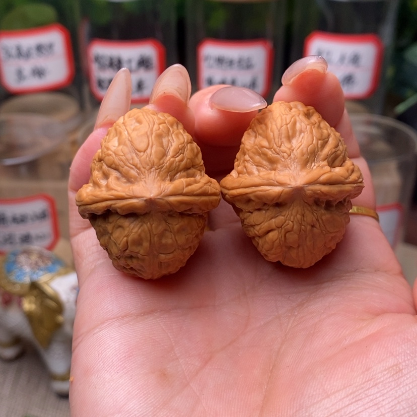 【闪购商品】文玩核桃把件关**越37舍利……