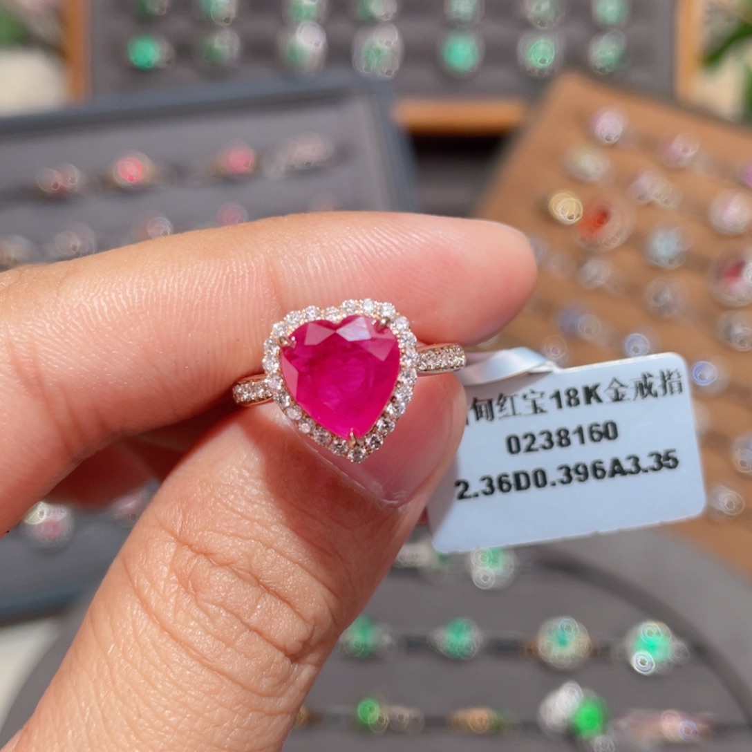 红宝石戒指18K金镶嵌2.36ct 缅甸