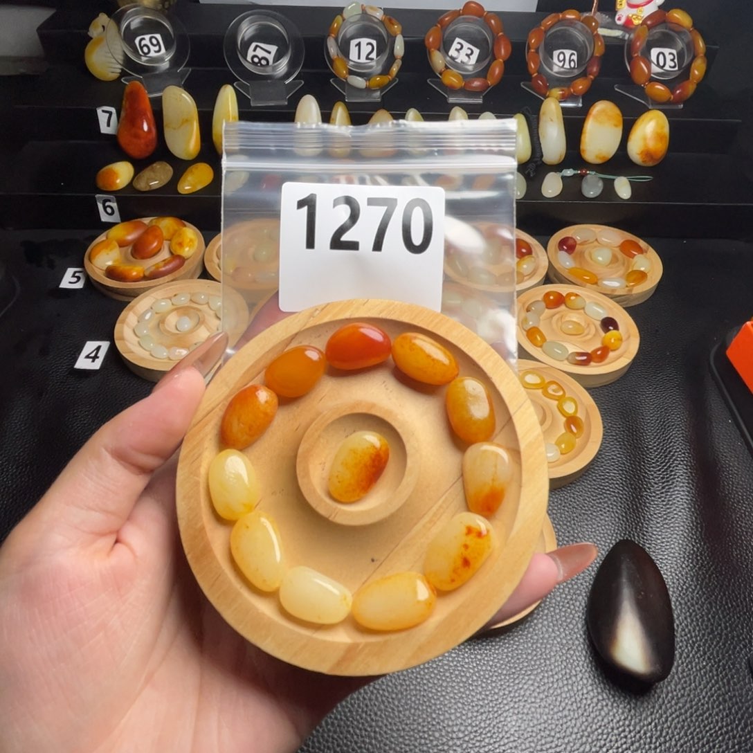 寻***贵和田玉未镶嵌手链