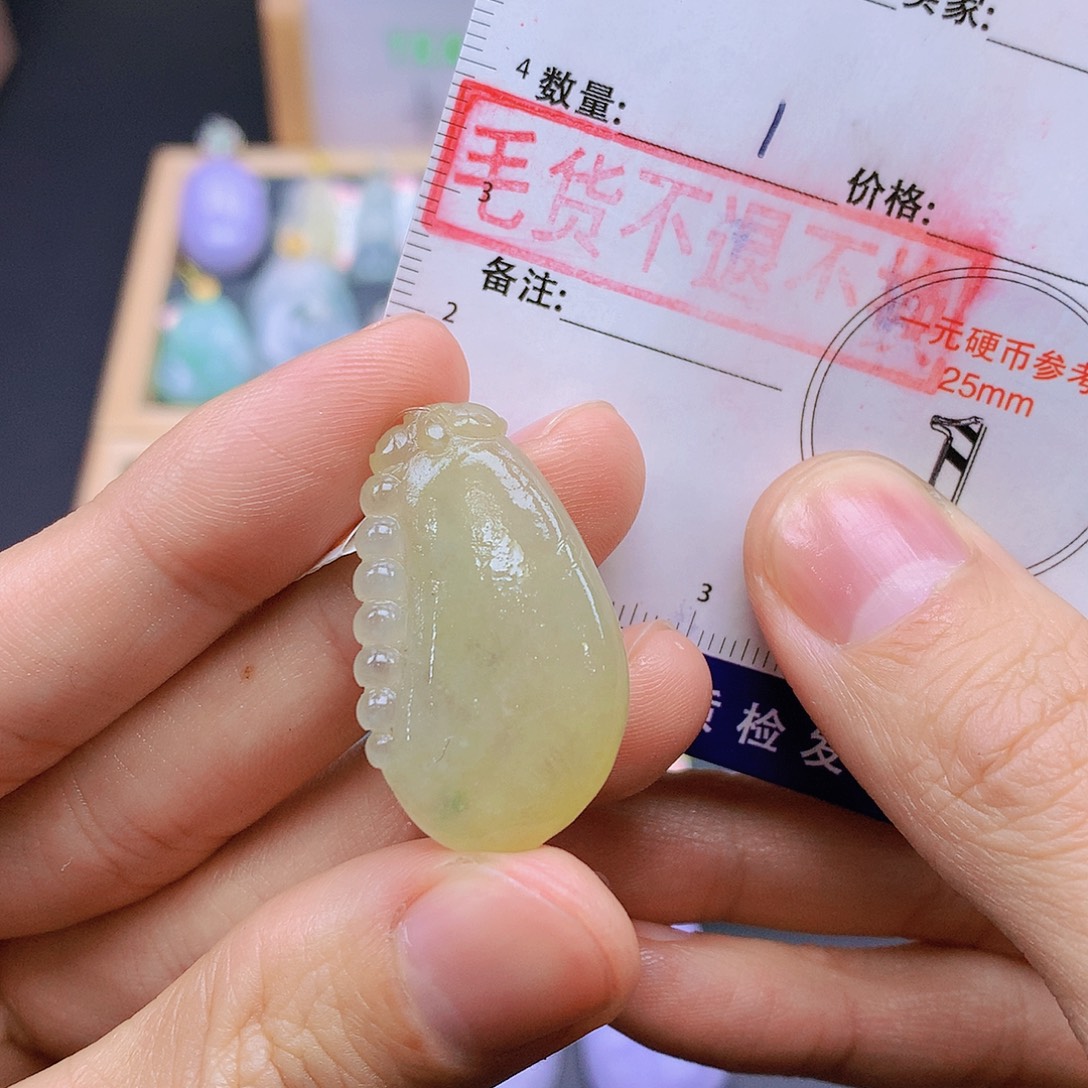 翡翠未镶嵌颈饰翡翠