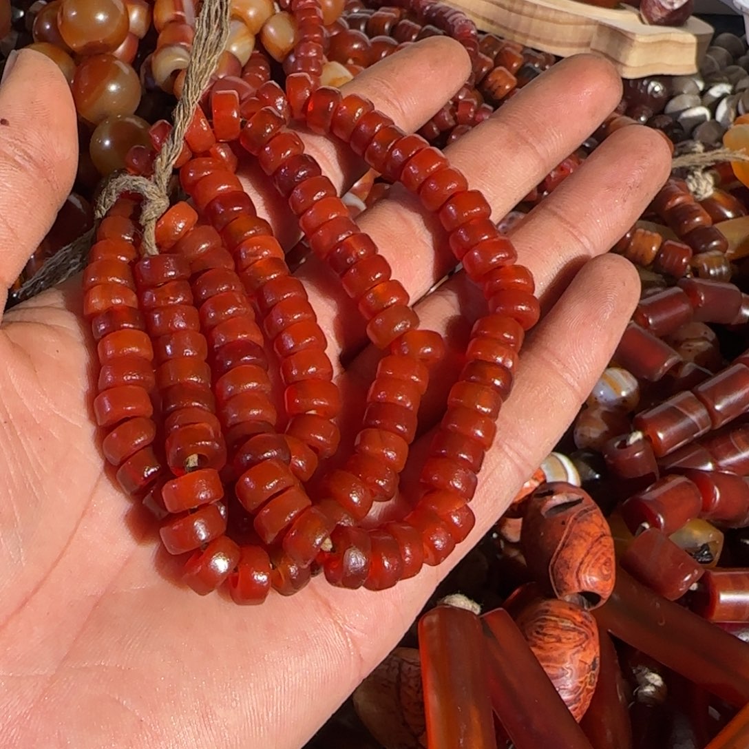 拥***朱玛瑙/玉髓未镶嵌颈饰