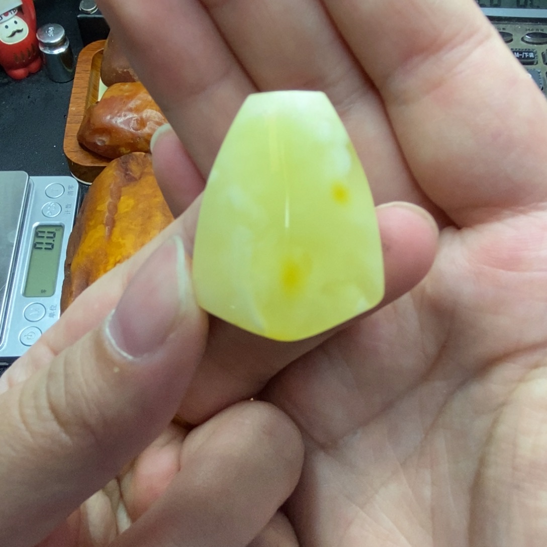 琥珀颈饰未镶嵌唐