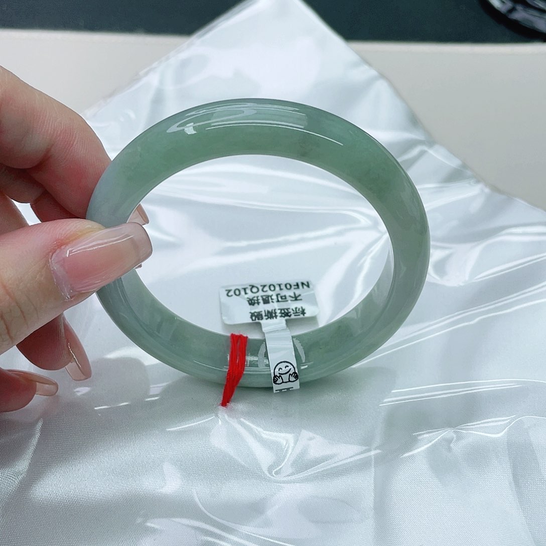 翡翠手镯未镶嵌正56.8