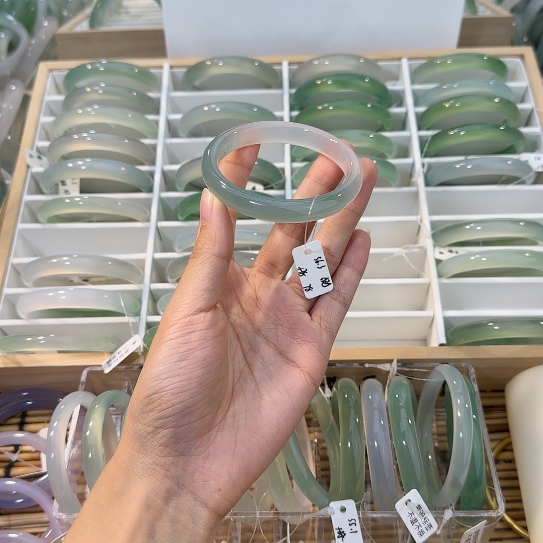 玛瑙/玉髓未镶嵌手镯圈口56.3