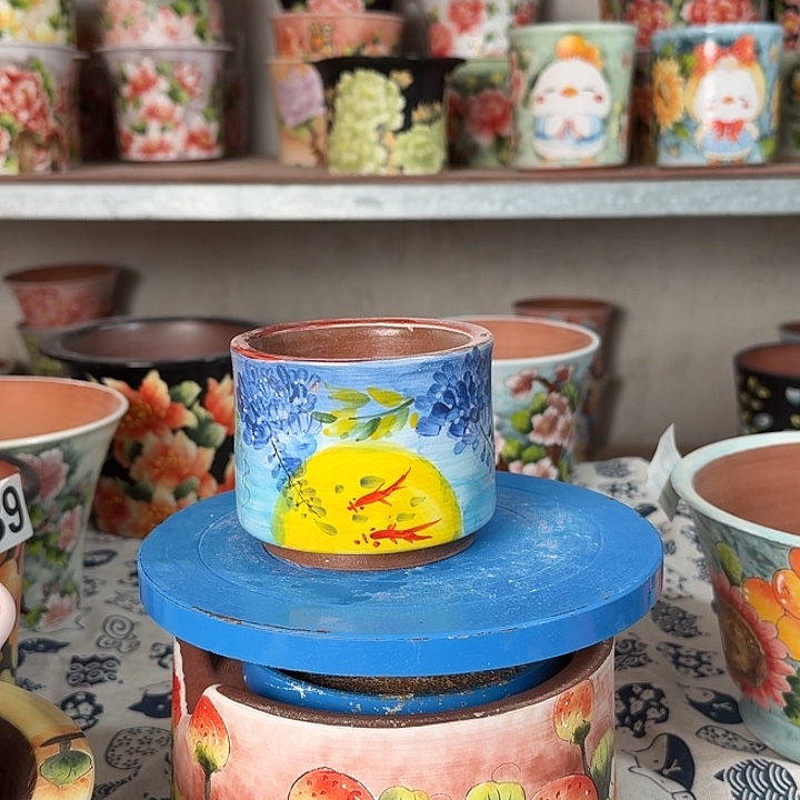 景德镇手工红陶盆。