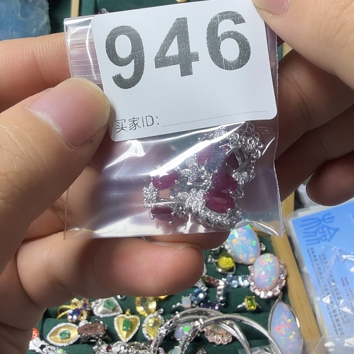 玫***瑰银S925镶嵌颈饰红宝石