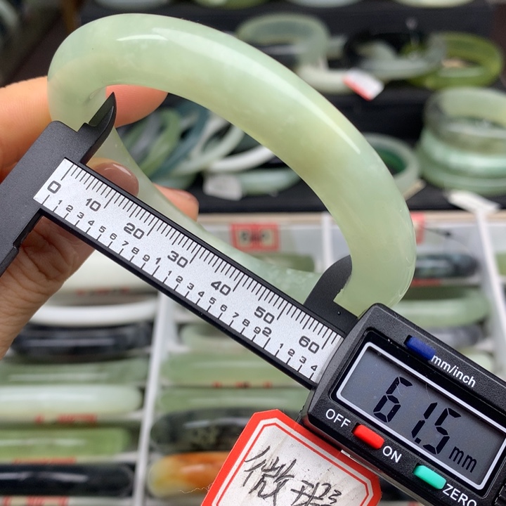 蛇纹石玉未镶嵌手镯861