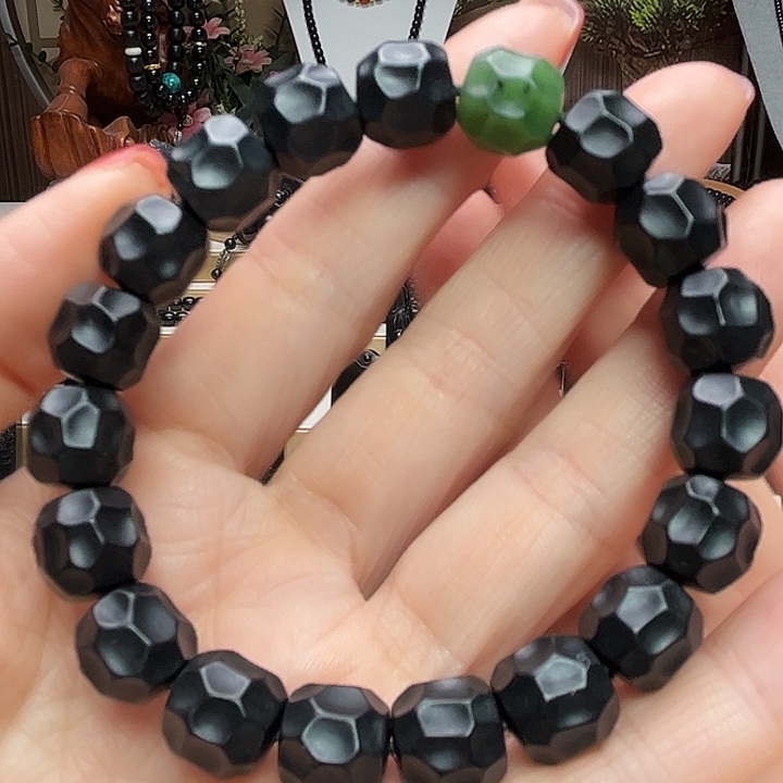 叫***怪和田玉（墨玉）未镶嵌颈饰卡12无相珠宝级