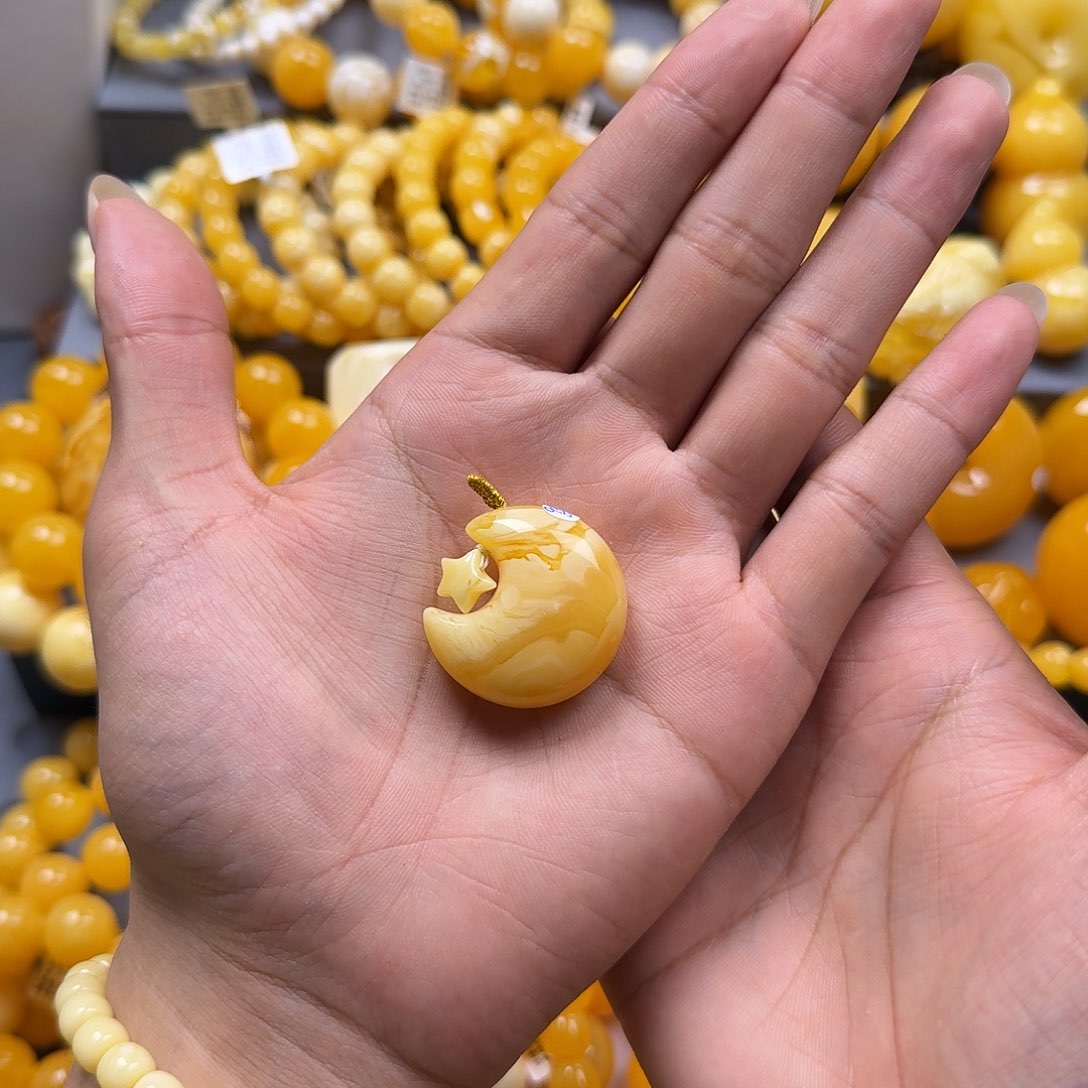 未镶嵌琥珀珠宝奇石