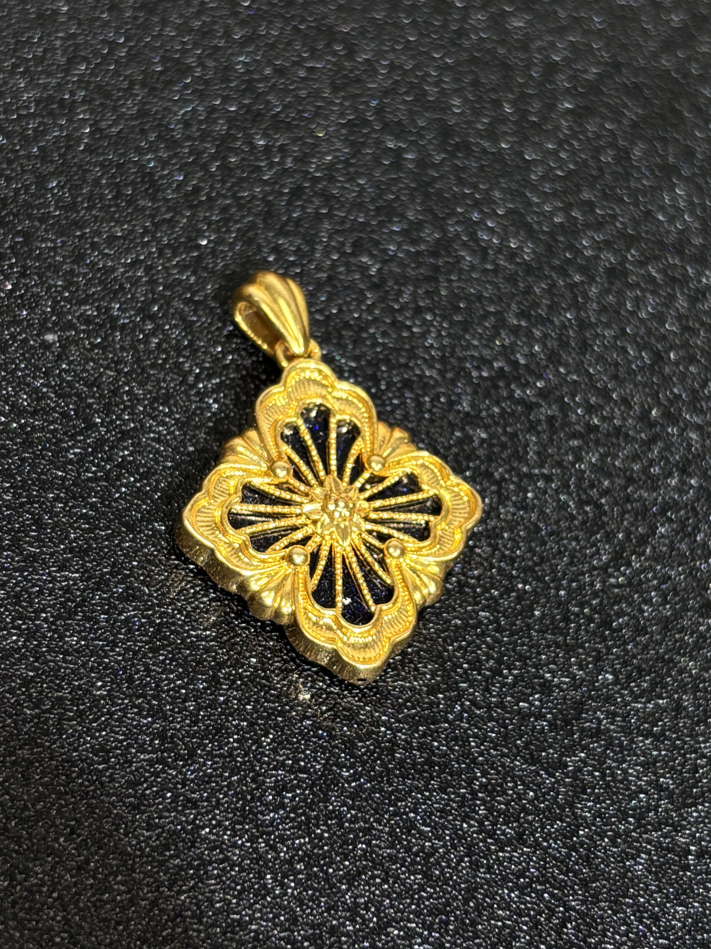 18k金 Au750吊坠 送银项链 a300