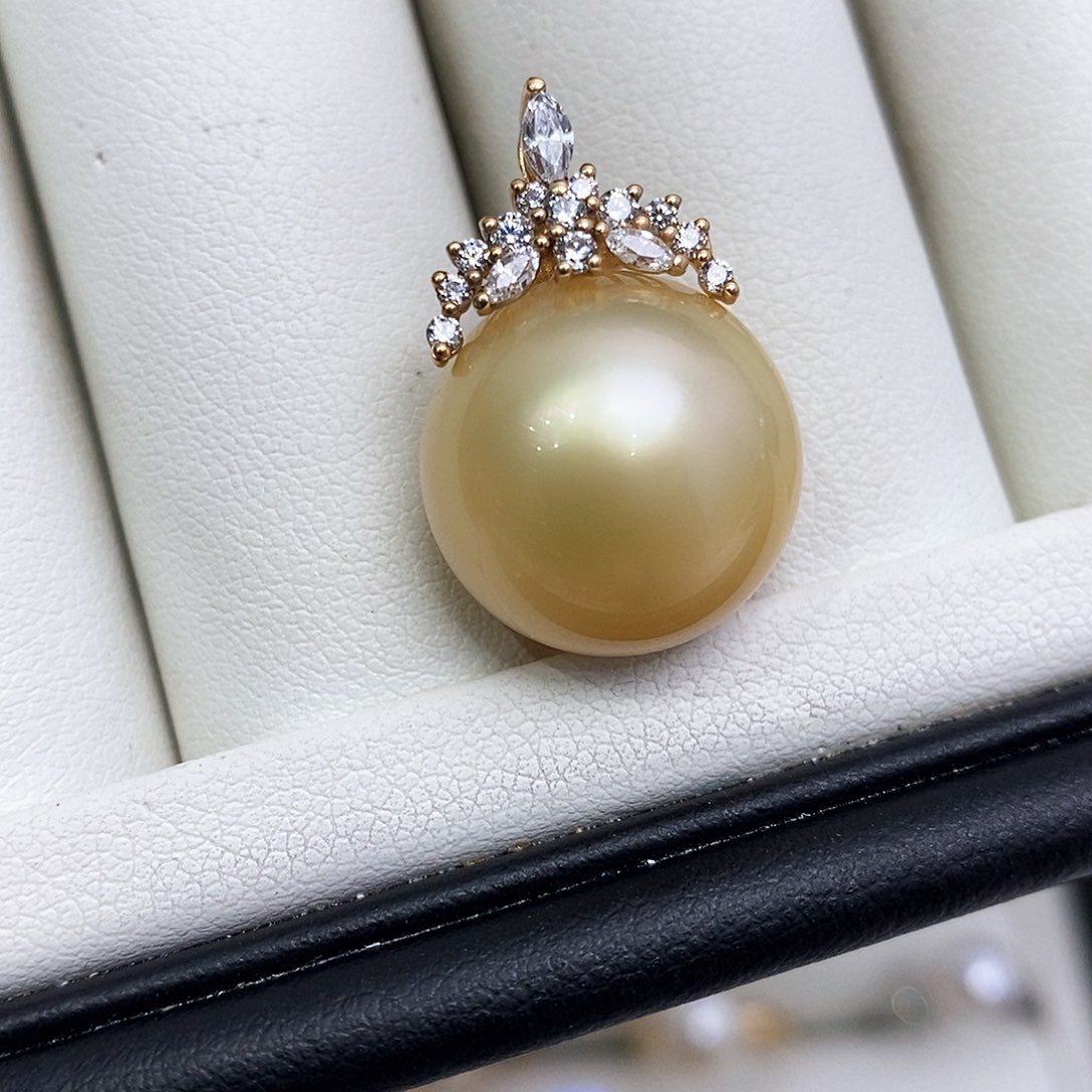 海水珍珠颈饰18K金镶嵌15.6mm