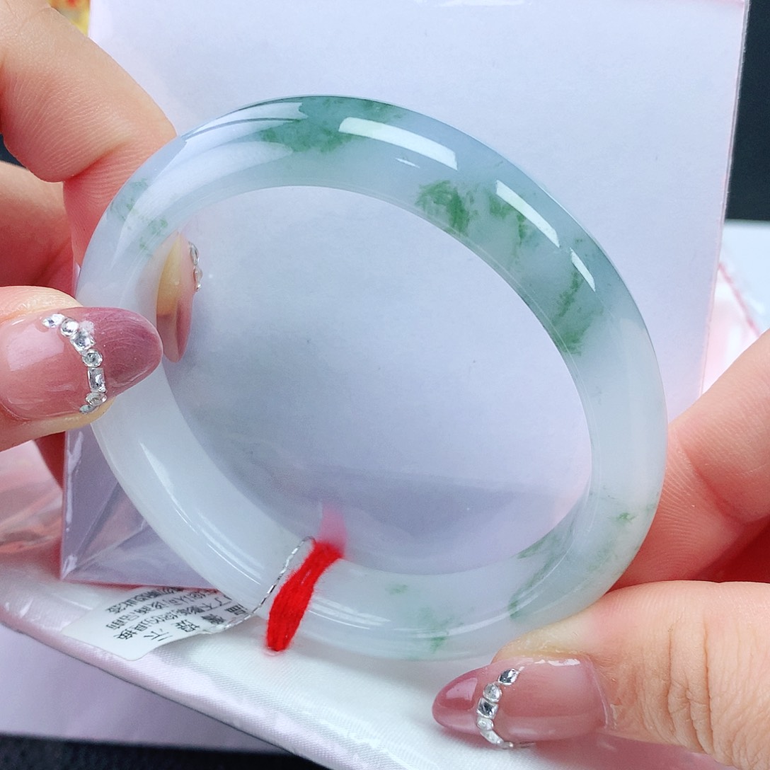 翡翠手镯未镶嵌56贵