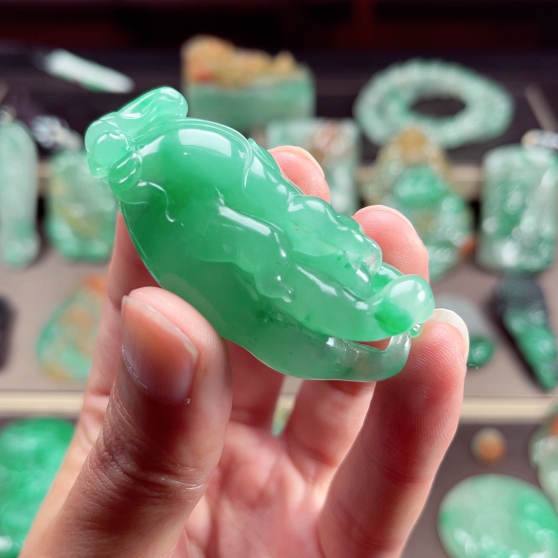 颈饰未镶嵌石英质玉