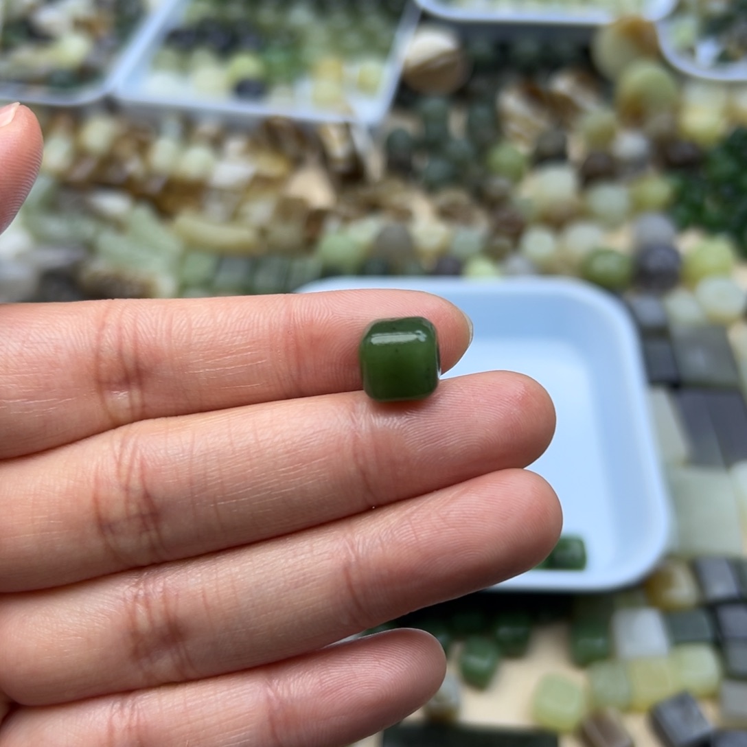 s***e和田玉未镶嵌颈饰