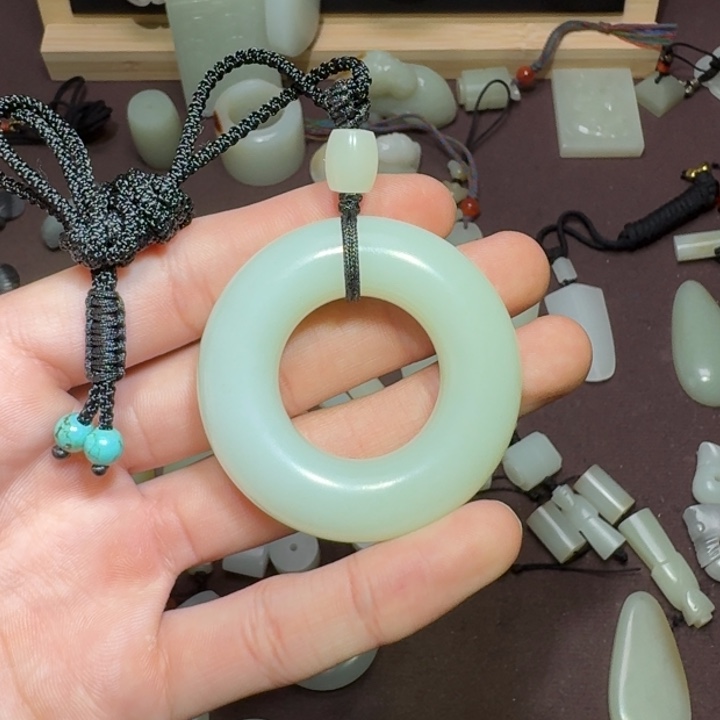 和田玉吊坠(不含链)未镶嵌不***?