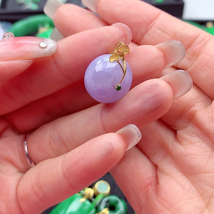 翡翠颈饰18K金镶嵌翡翠