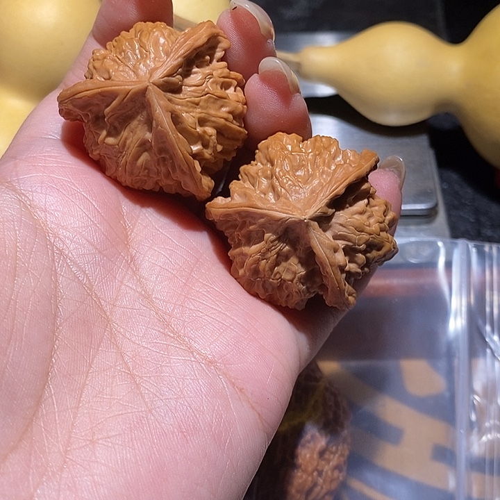 ****黑文玩核桃把件全亲