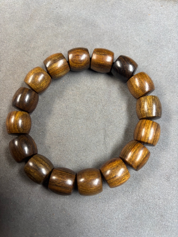 842沉木桶珠手串