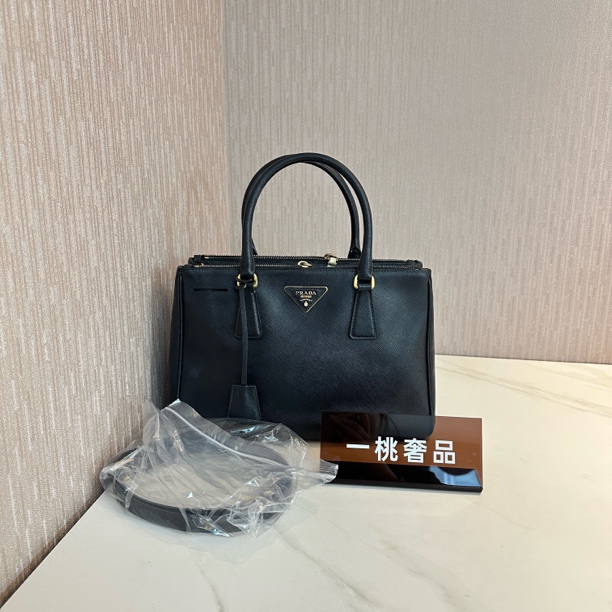 95新 Prada/普拉达 一桃/普拉达 黑金手提杀手斜挎