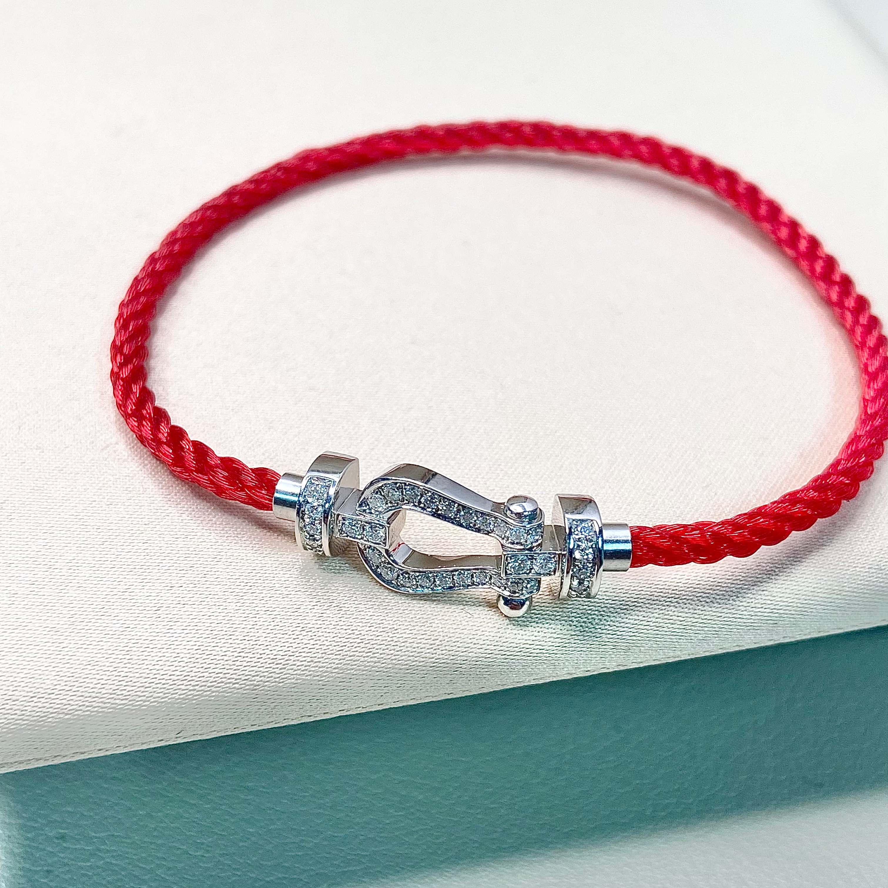 18k白金钻石马蹄扣尼龙手绳小众百搭时尚气质 下单看详情