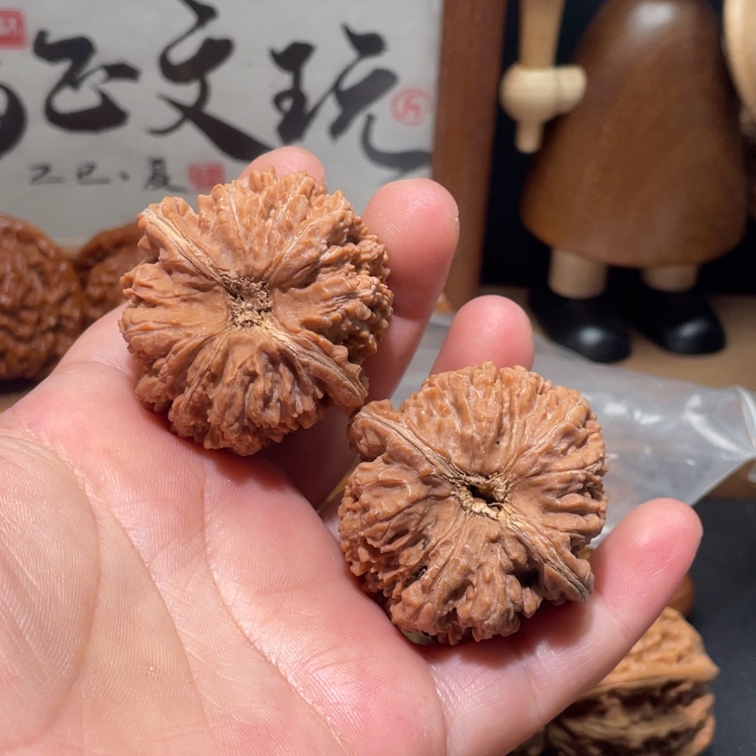 王***行桃核吊坠涿鹿137狮子头