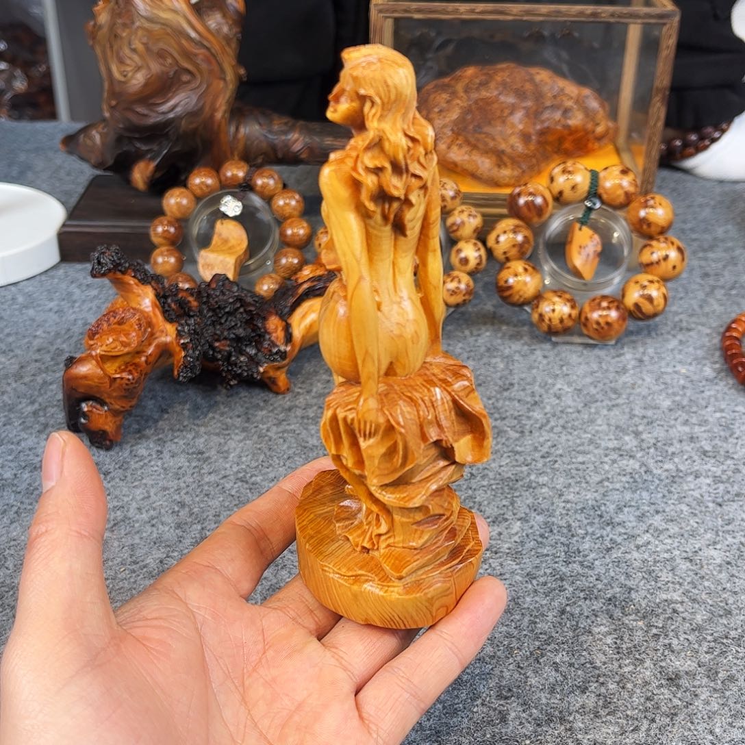 柏木（崖柏）精品美女摆件