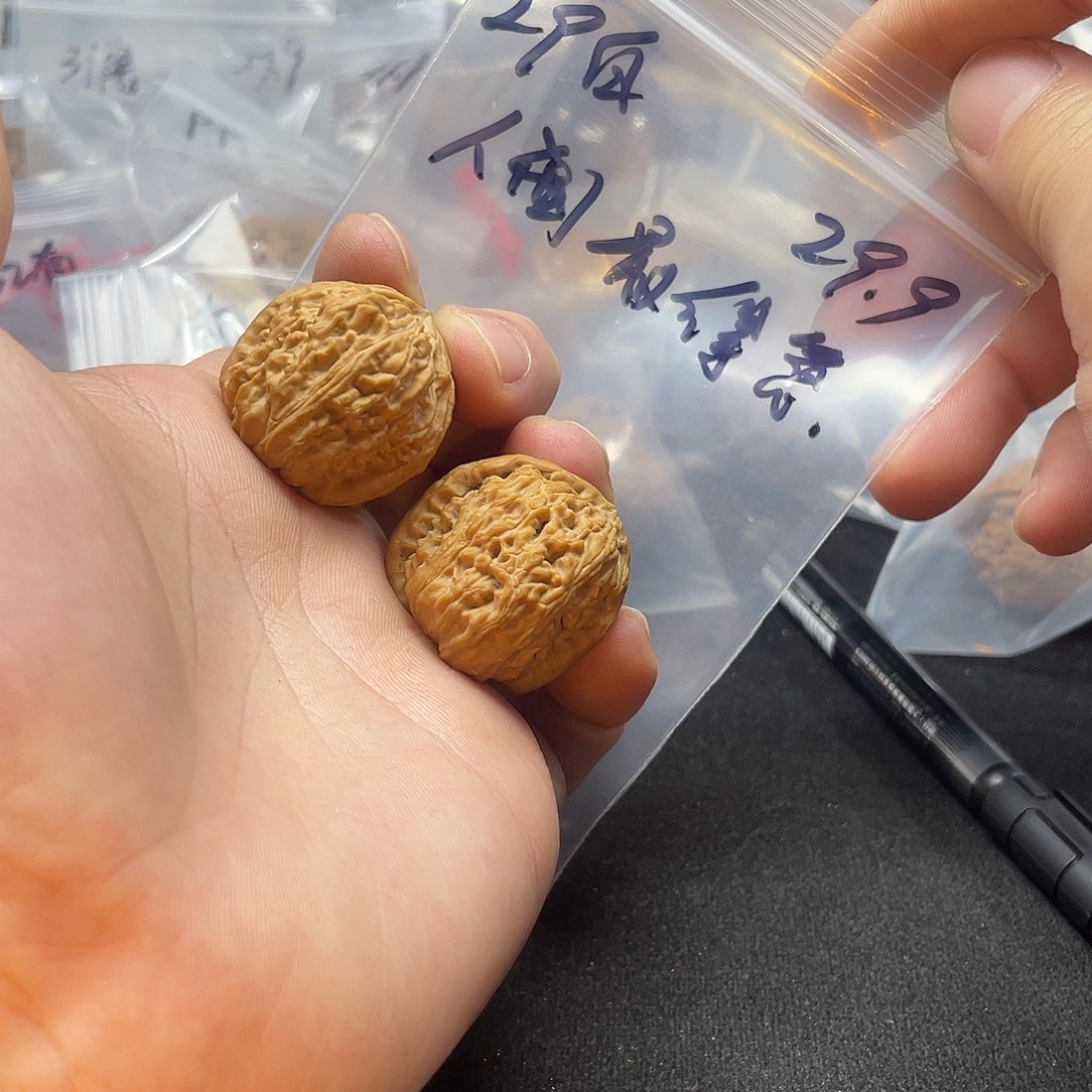 人***意文玩核桃把件白狮子