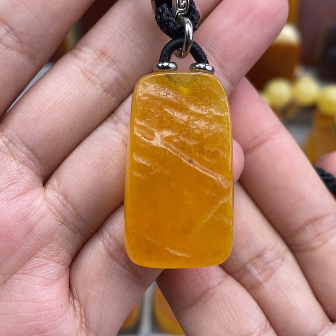琥珀吊坠(赠链)未镶嵌