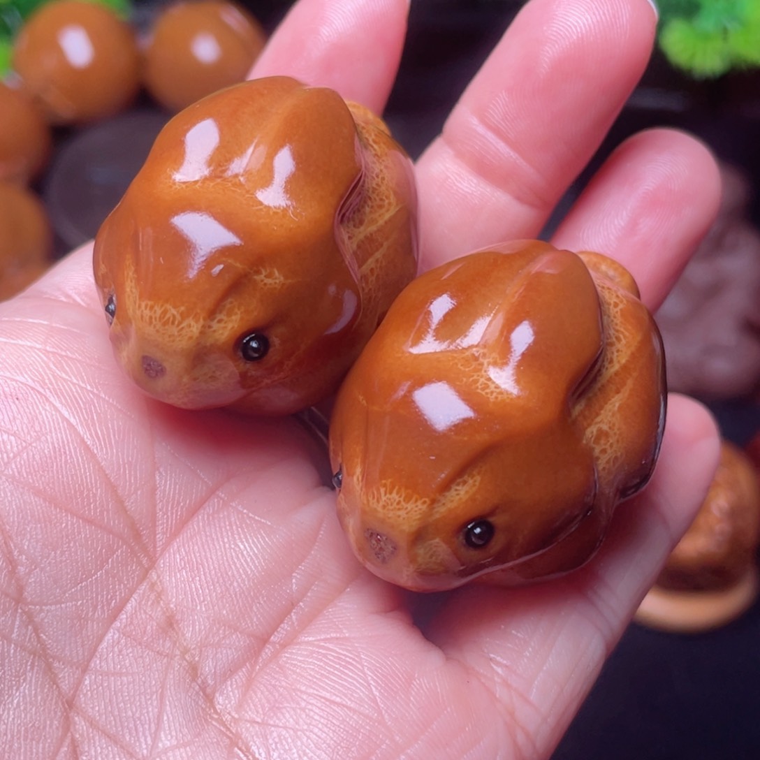 【闪购商品】橄榄核把件兔子手球