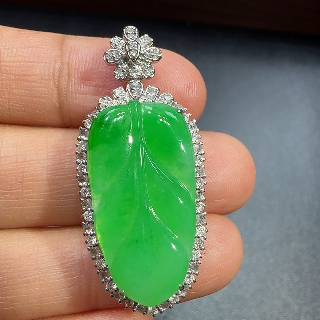 翡翠吊坠(不含链)18K金镶嵌