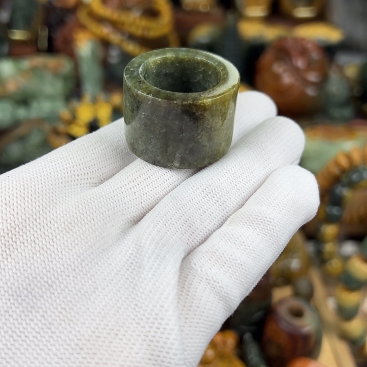 岫岩河磨玉（透闪石质玉）戒圈未镶嵌