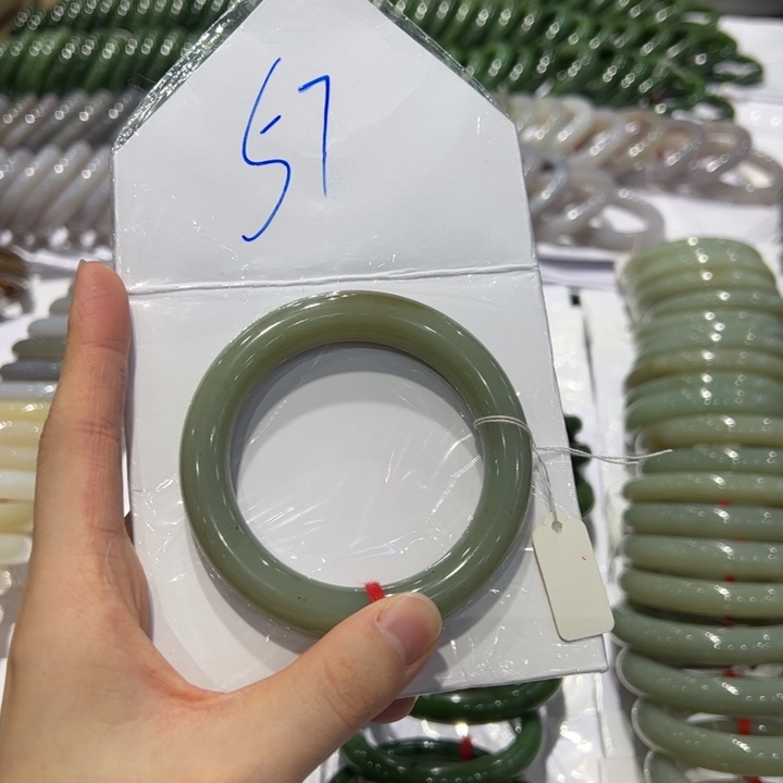 和田玉未镶嵌手镯