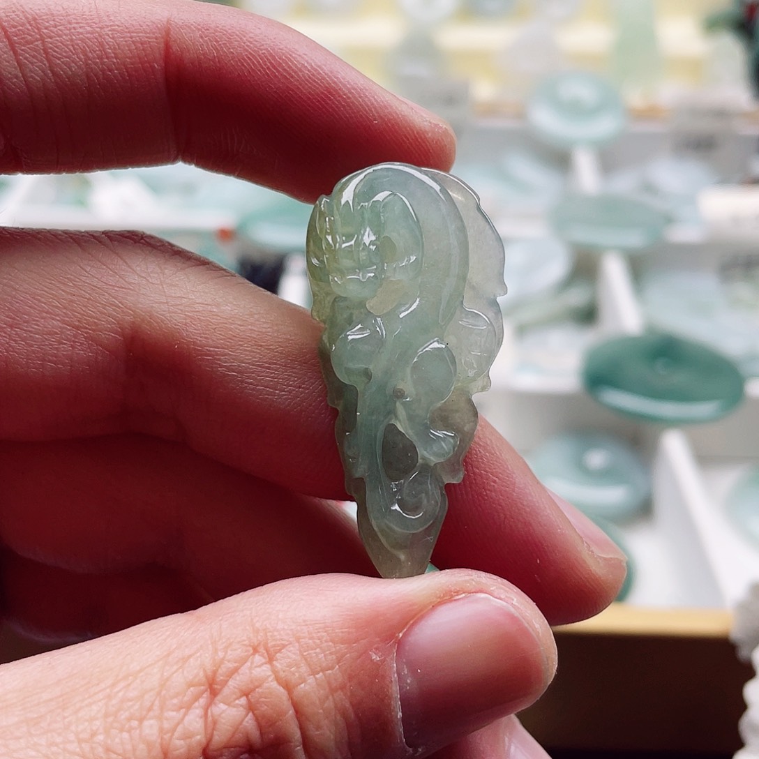 翡翠颈饰未镶嵌天然翡翠