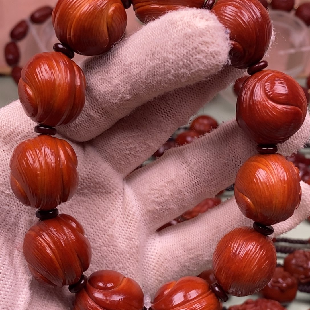 五***哥木质橄榄核回血直播间