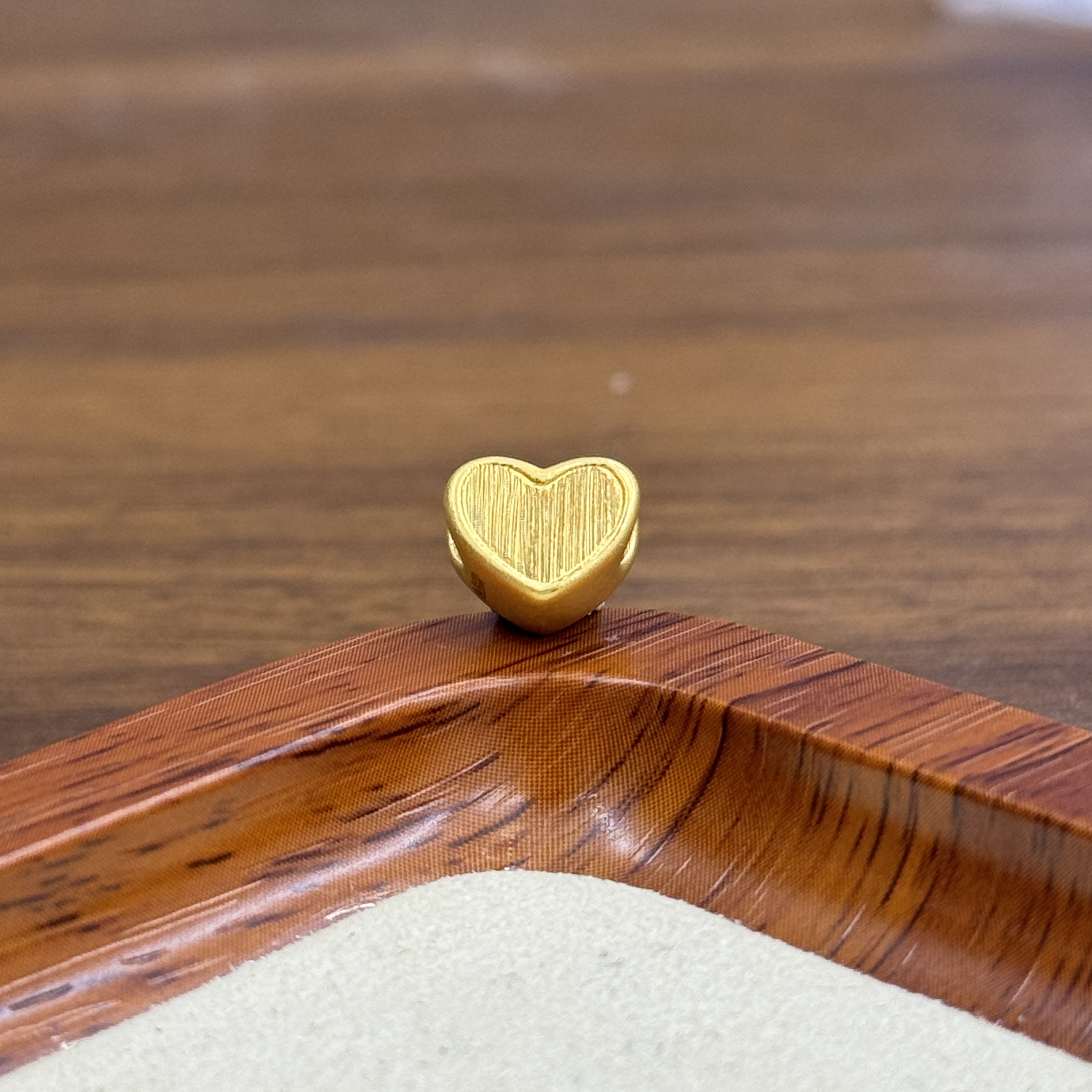 辉通黄金足金999七彩爱心通孔DP2095-01100