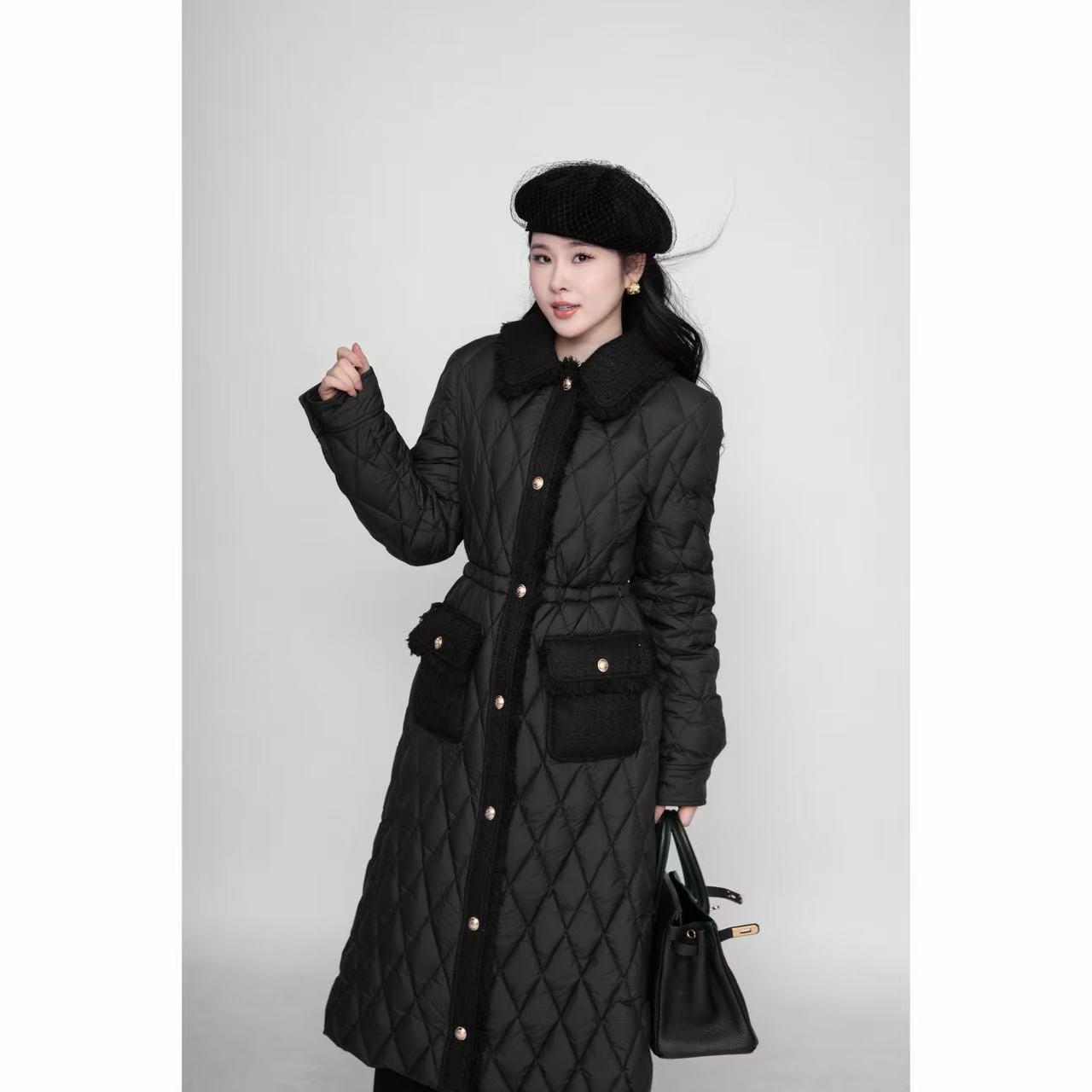 2025秋冬新款冬季时尚黑色小香风收腰鹅绒羽绒服