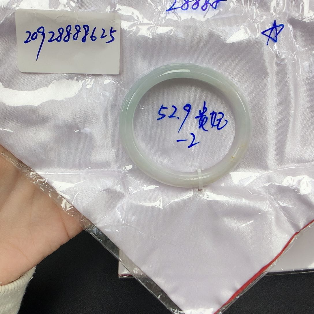 翡翠手镯未镶嵌喜****?天然缅甸翡翠手镯