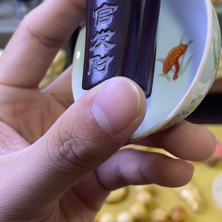 瓷片精致雕刻工艺精湛