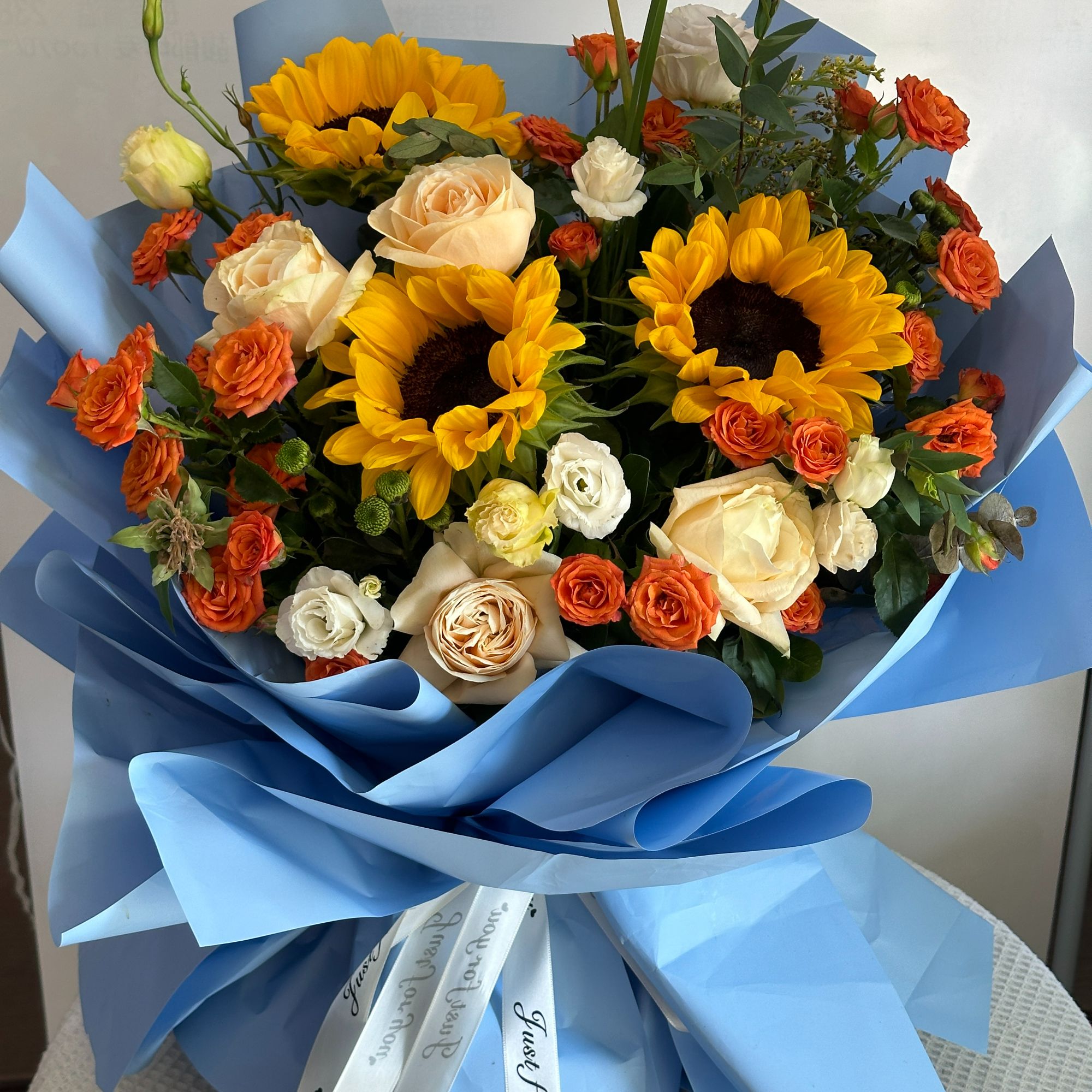 蓝色系向日葵花束