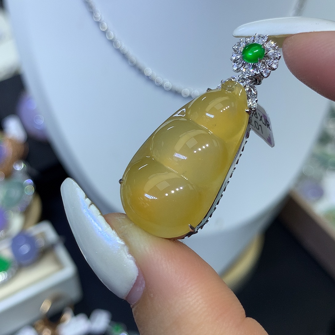 翡翠18K金镶嵌颈饰