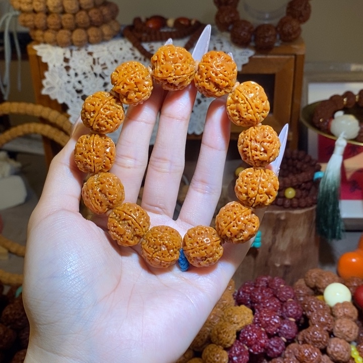 金刚菩提手串205半玉华满肉一物