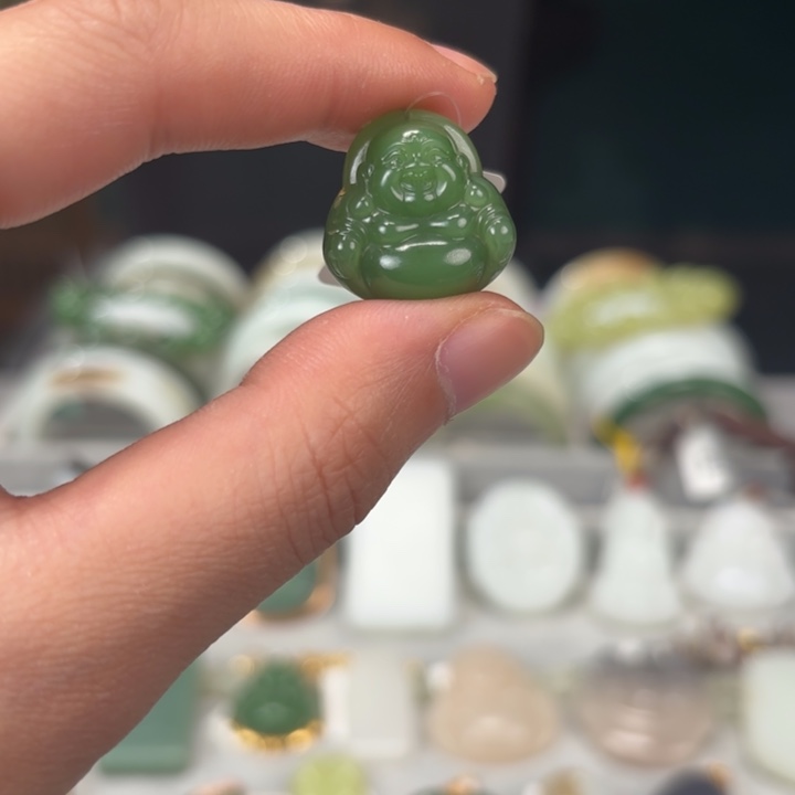 和田玉吊坠未镶嵌碧玉佛公