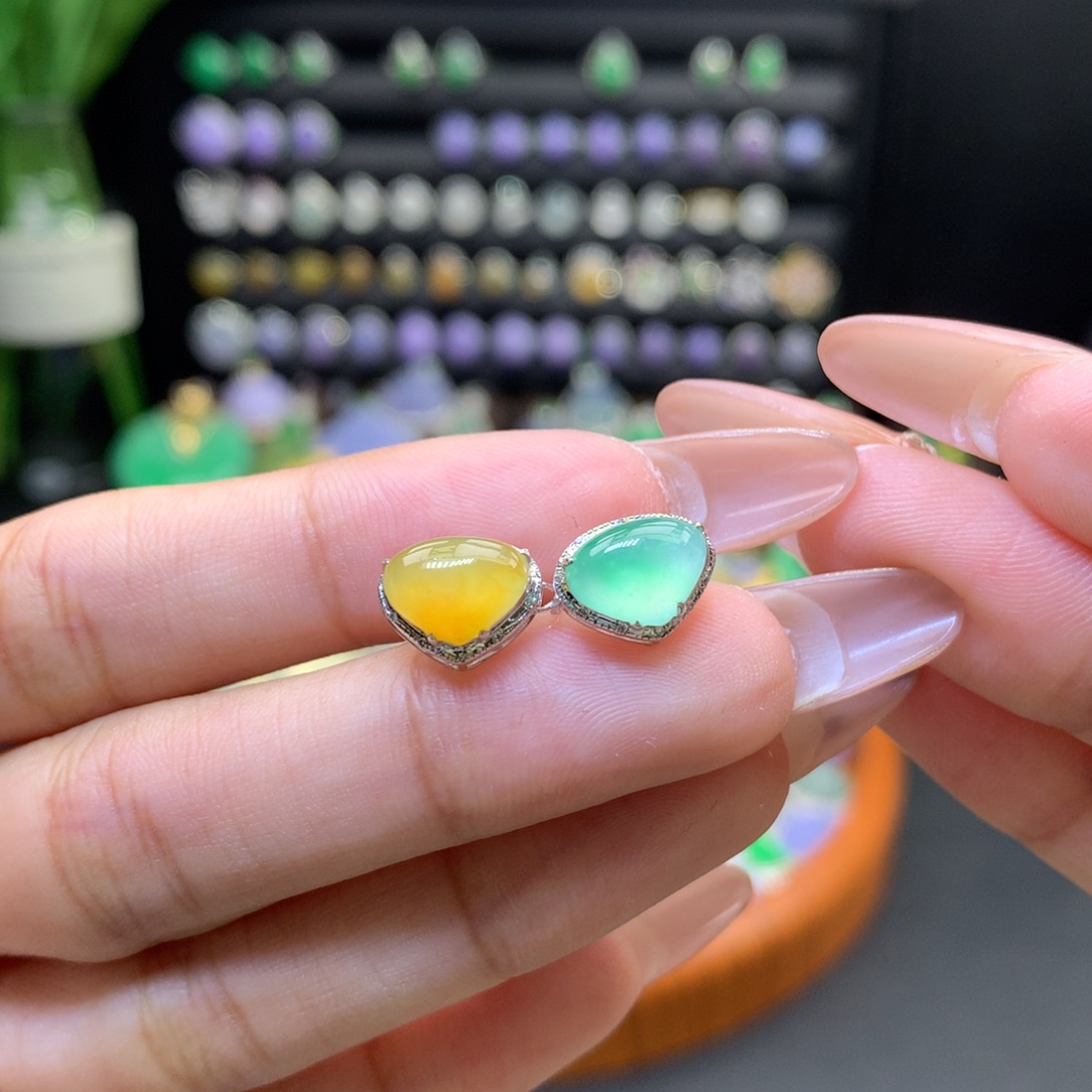 翡翠18K金镶嵌颈饰