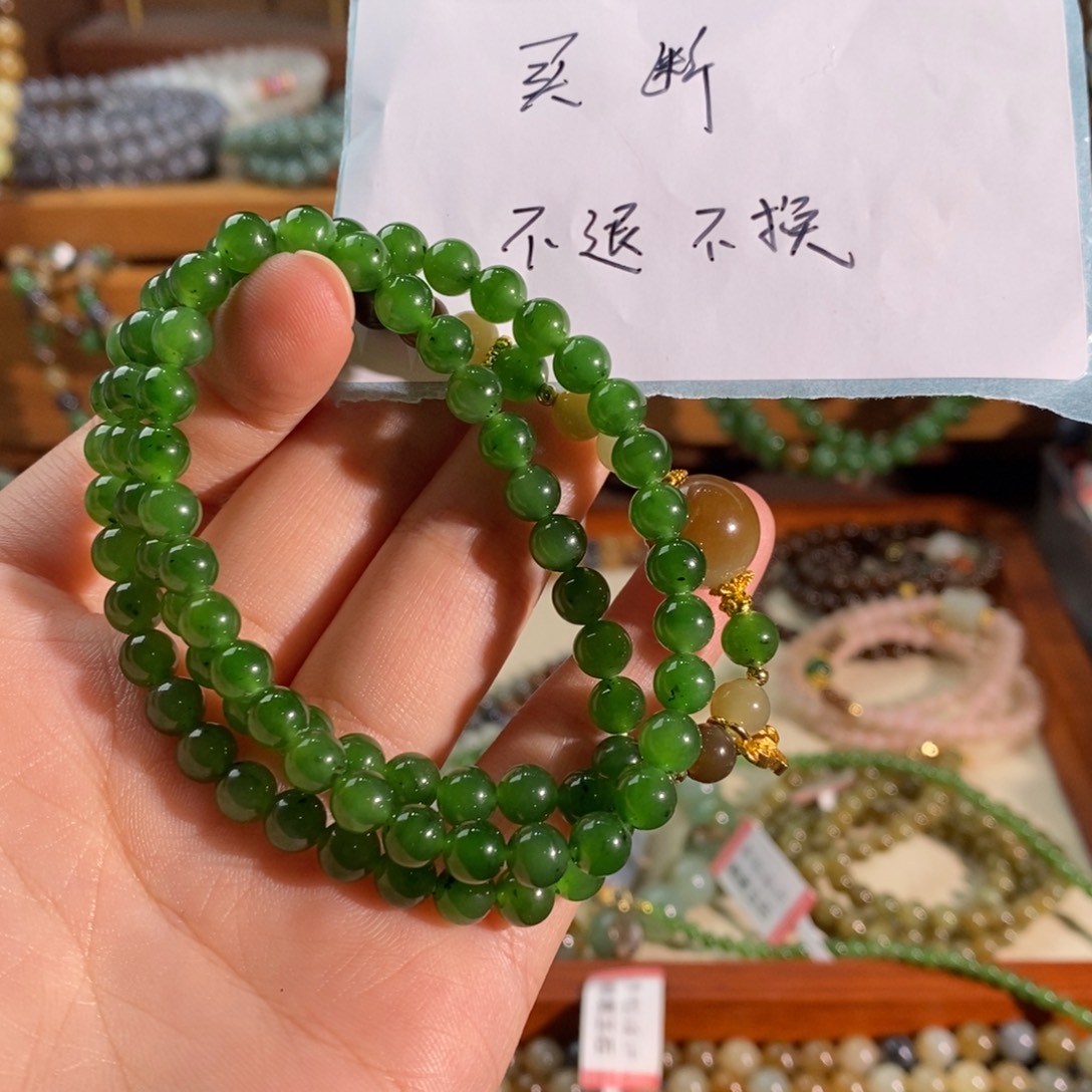 小***姐和田玉未镶嵌手链