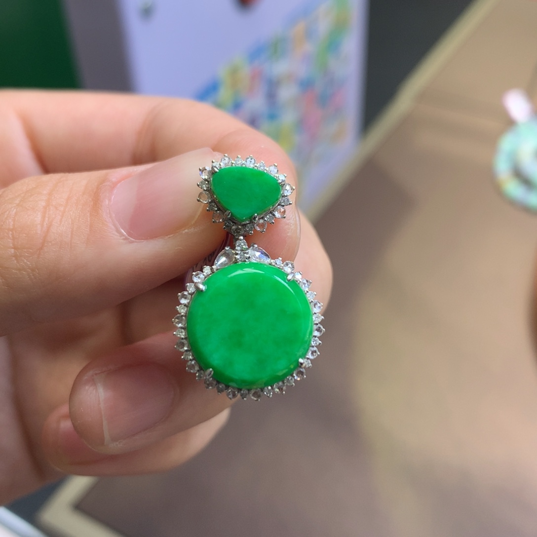 翡翠18K金镶嵌颈饰翡翠