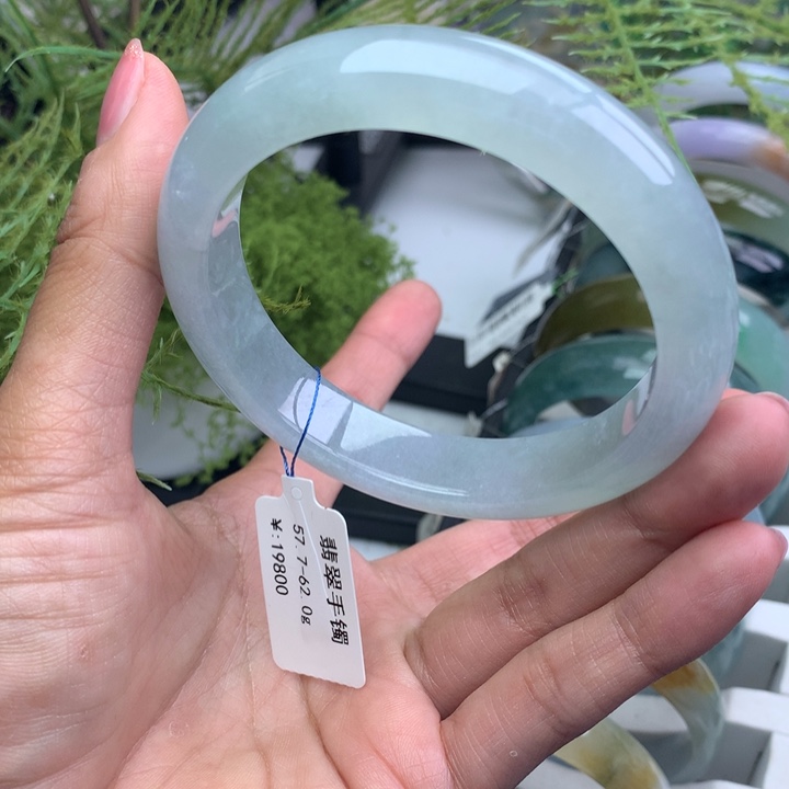 翡翠手镯未镶嵌天然翡翠手镯