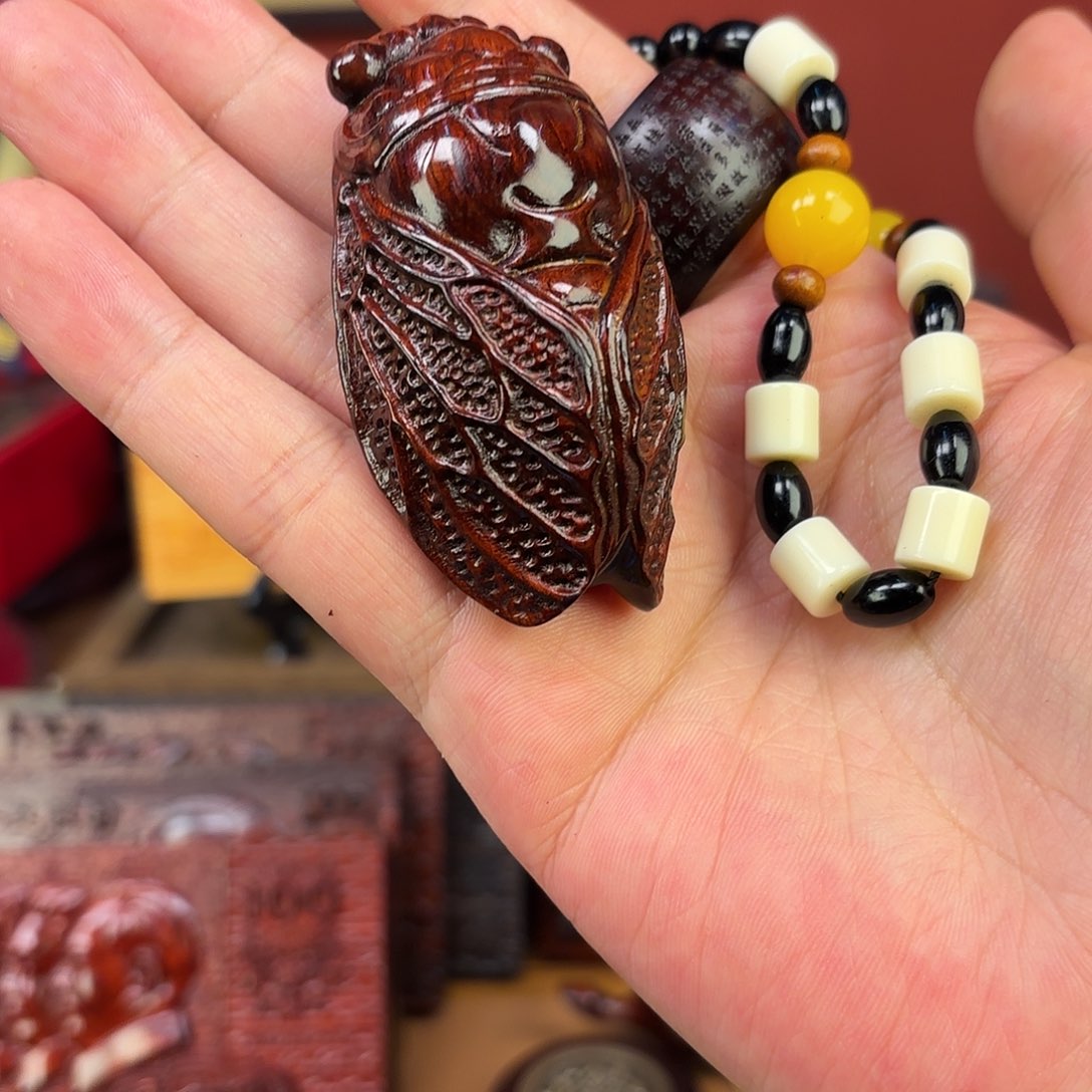 檀香紫檀（小叶紫檀）蝉