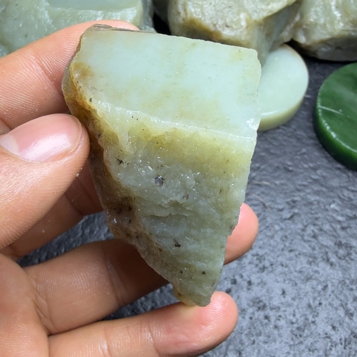 和田玉（糖玉）未镶嵌珠宝奇石